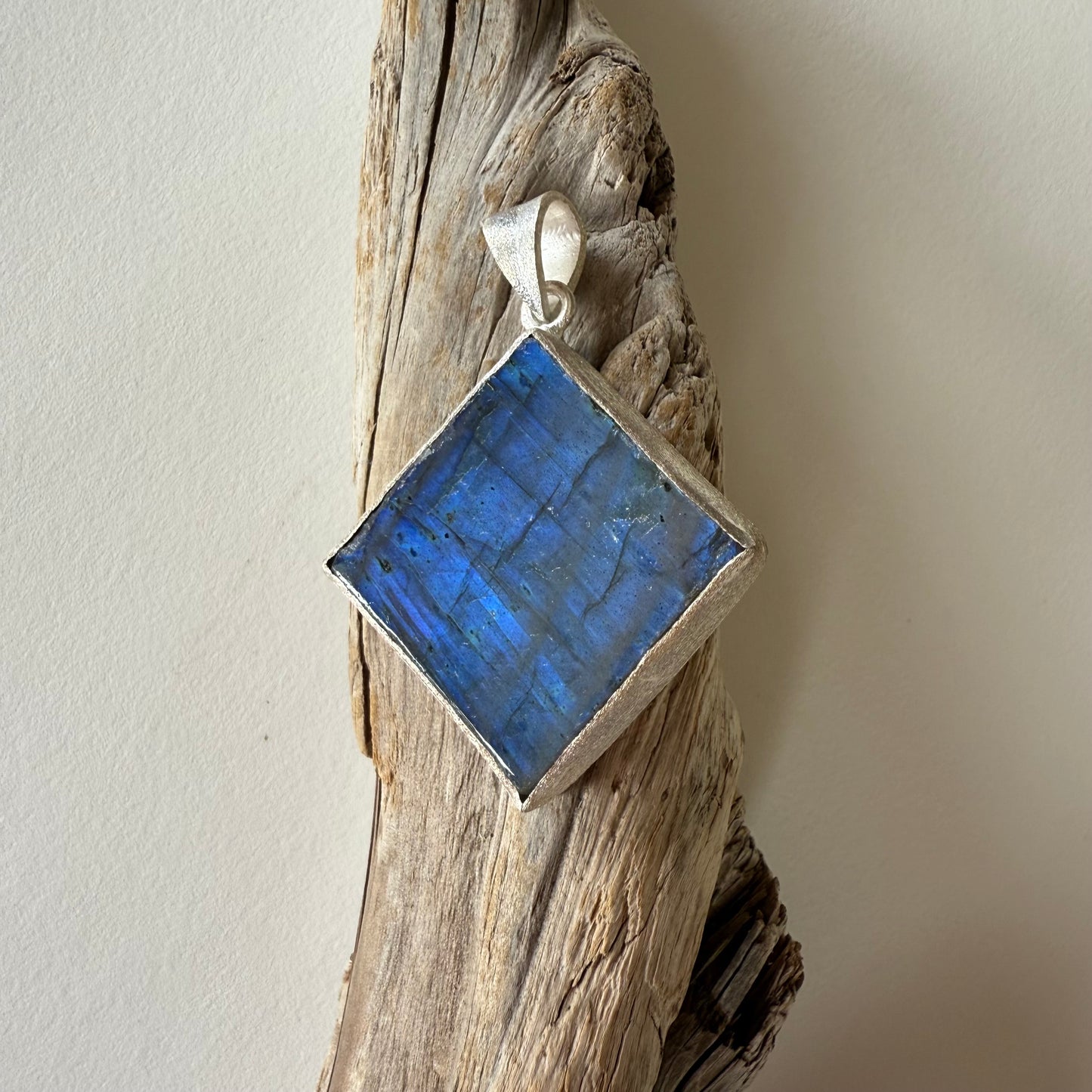 Flat Rock Labradorite Pendant - SD1329B3