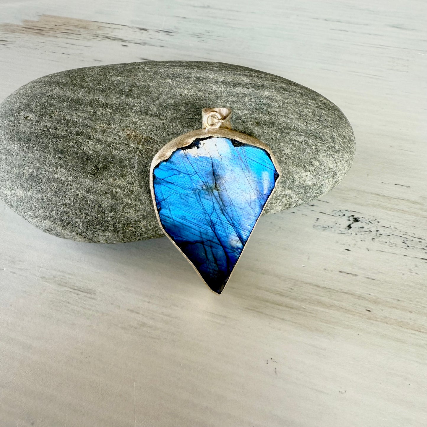Flat Rock Labradorite Pendant - SD1329B2