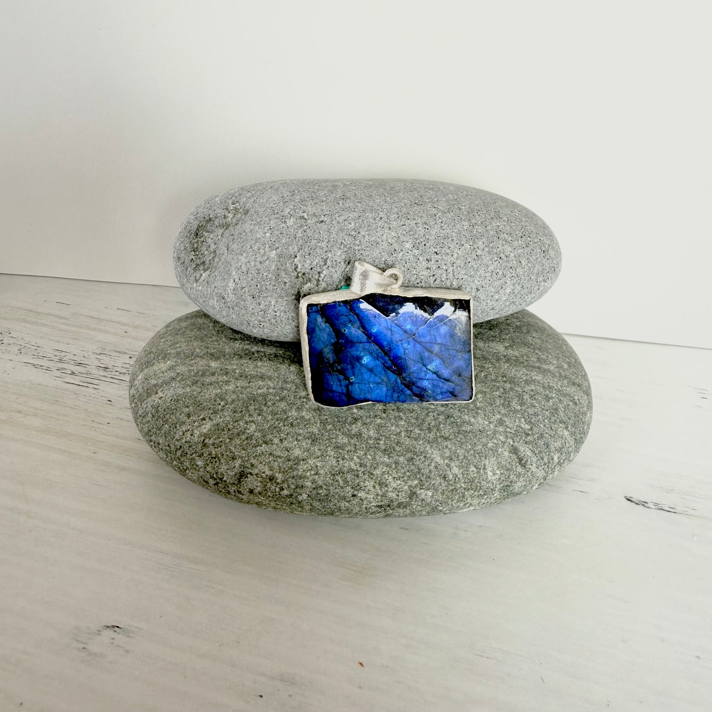 Flat Rock Labradorite Pendant - SD1329
