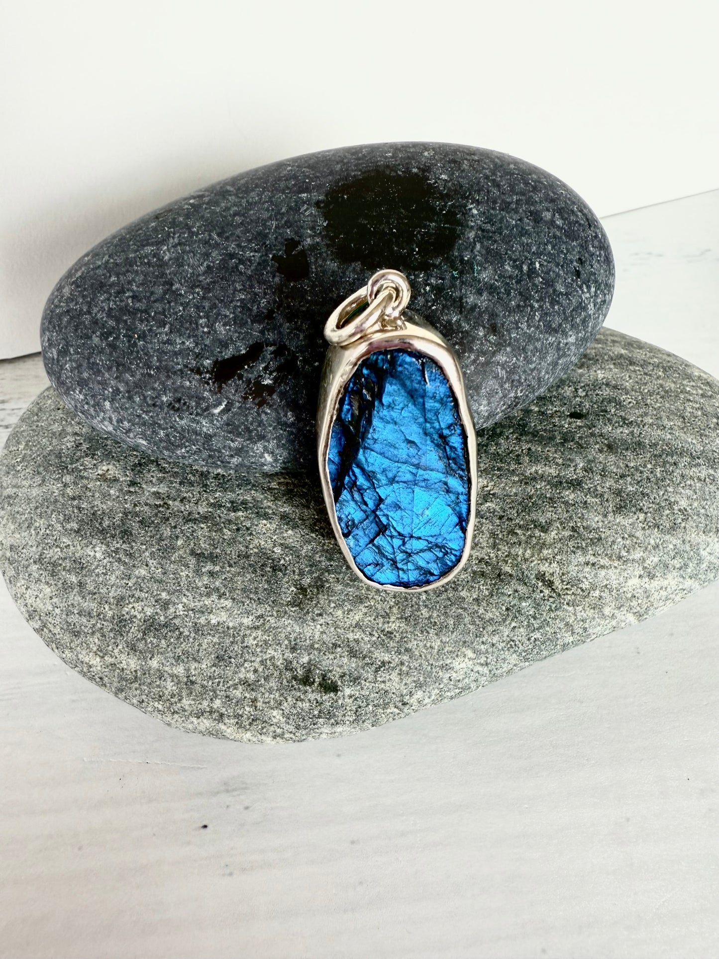 Rocky River Raw Labradorite Pendant-SD3325