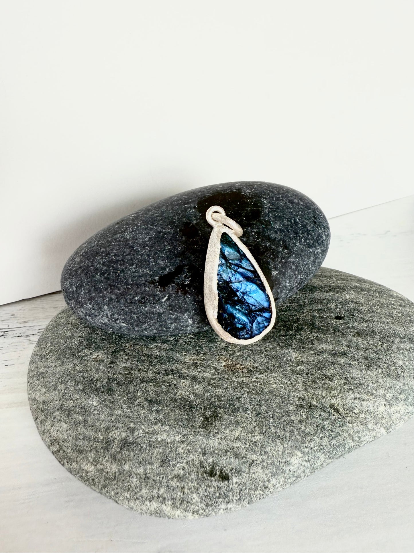 Rocky River Raw Labradorite Pendant-SD3302B