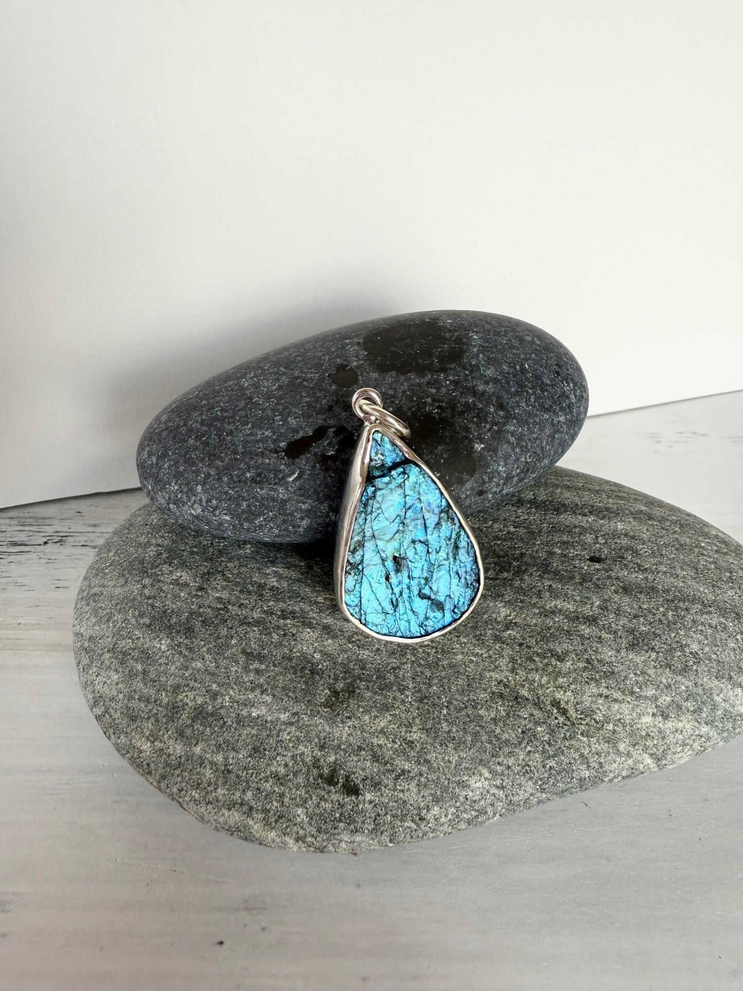 Rocky River Raw Labradorite Pendant-SD3320