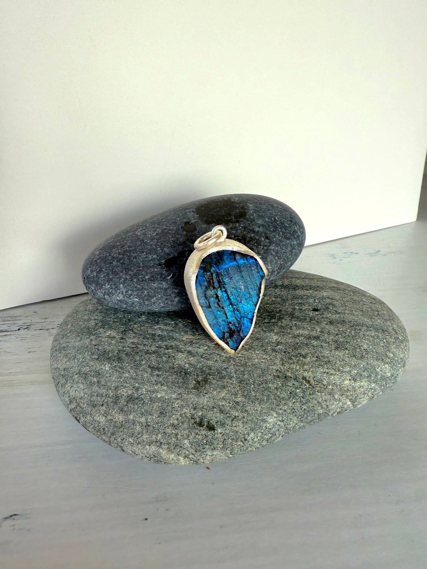 Rocky River Raw Labradorite Pendant-SD3303