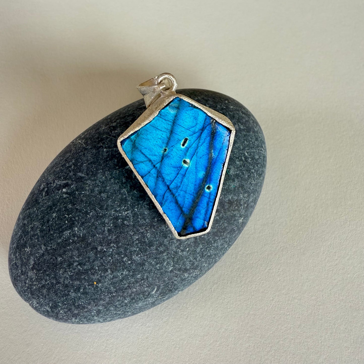 Flat Rock Labradorite Pendant - SD1328