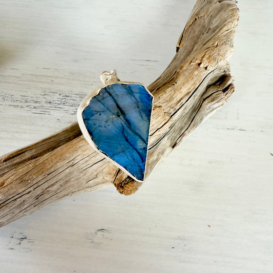 Flat Rock Labradorite Pendant - SD1329B2