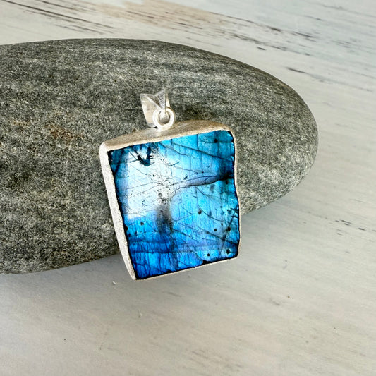 Flat Rock Labradorite Pendant - SD1329B