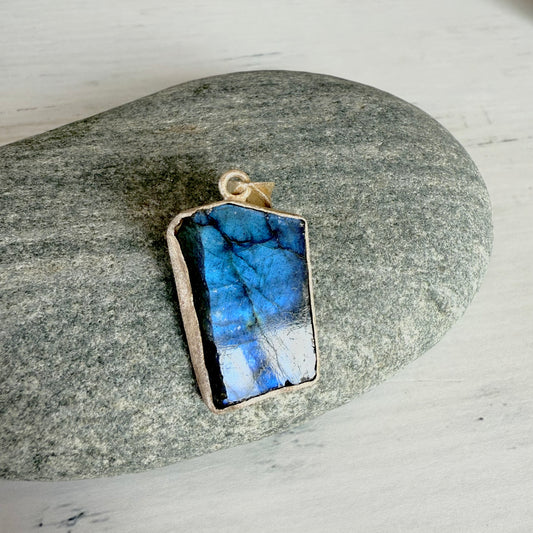 Flat Rock Labradorite Pendant - SD1327